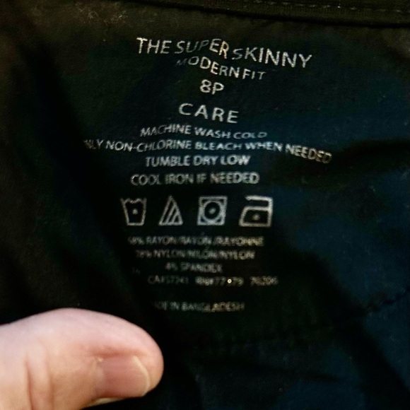 Ann Taylor the super skinny fit black zip up pants. Size 8P - Picture 5 of 5